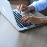 Использование нейросетей для создания обучающих материалов на основе отзывов пользователей